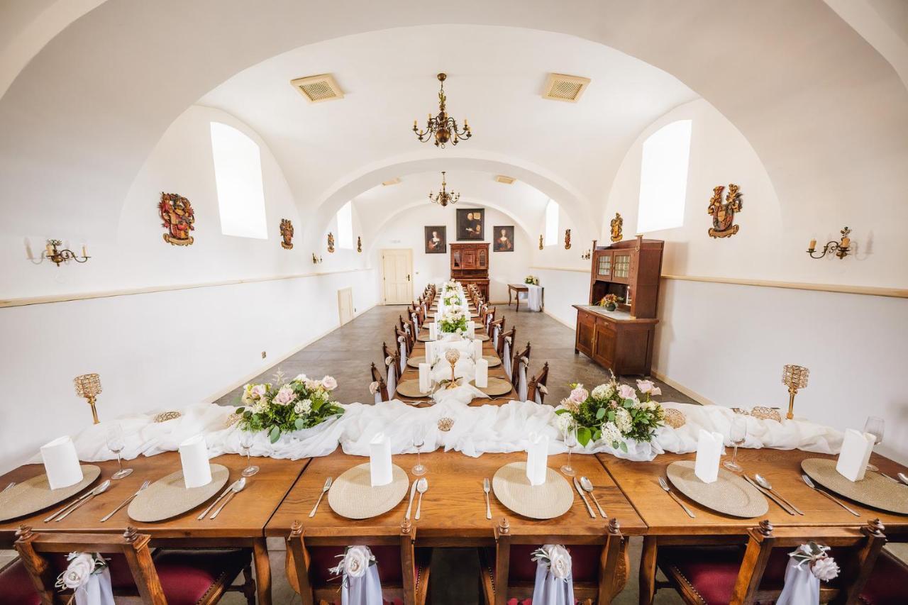Château Rychvald Hotel Ngoại thất bức ảnh