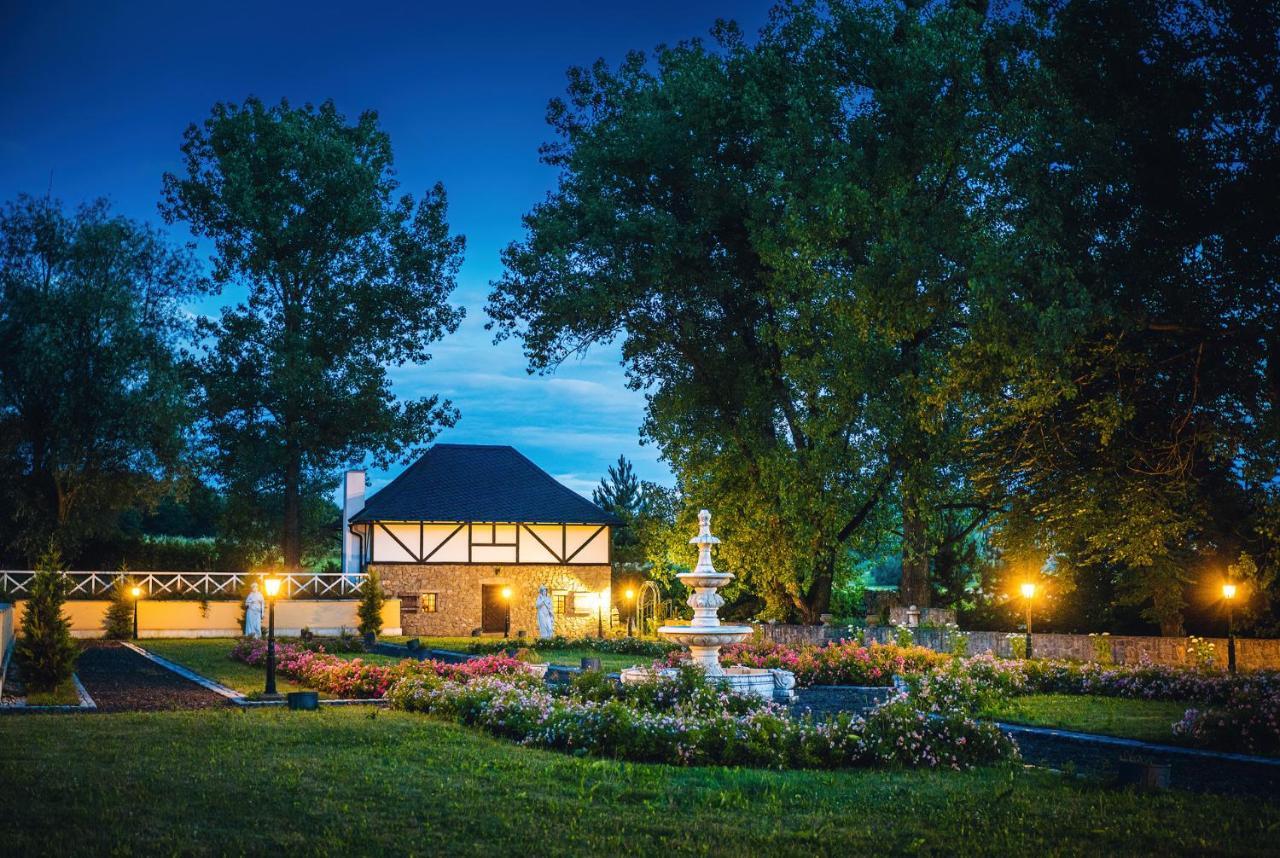 Château Rychvald Hotel Ngoại thất bức ảnh